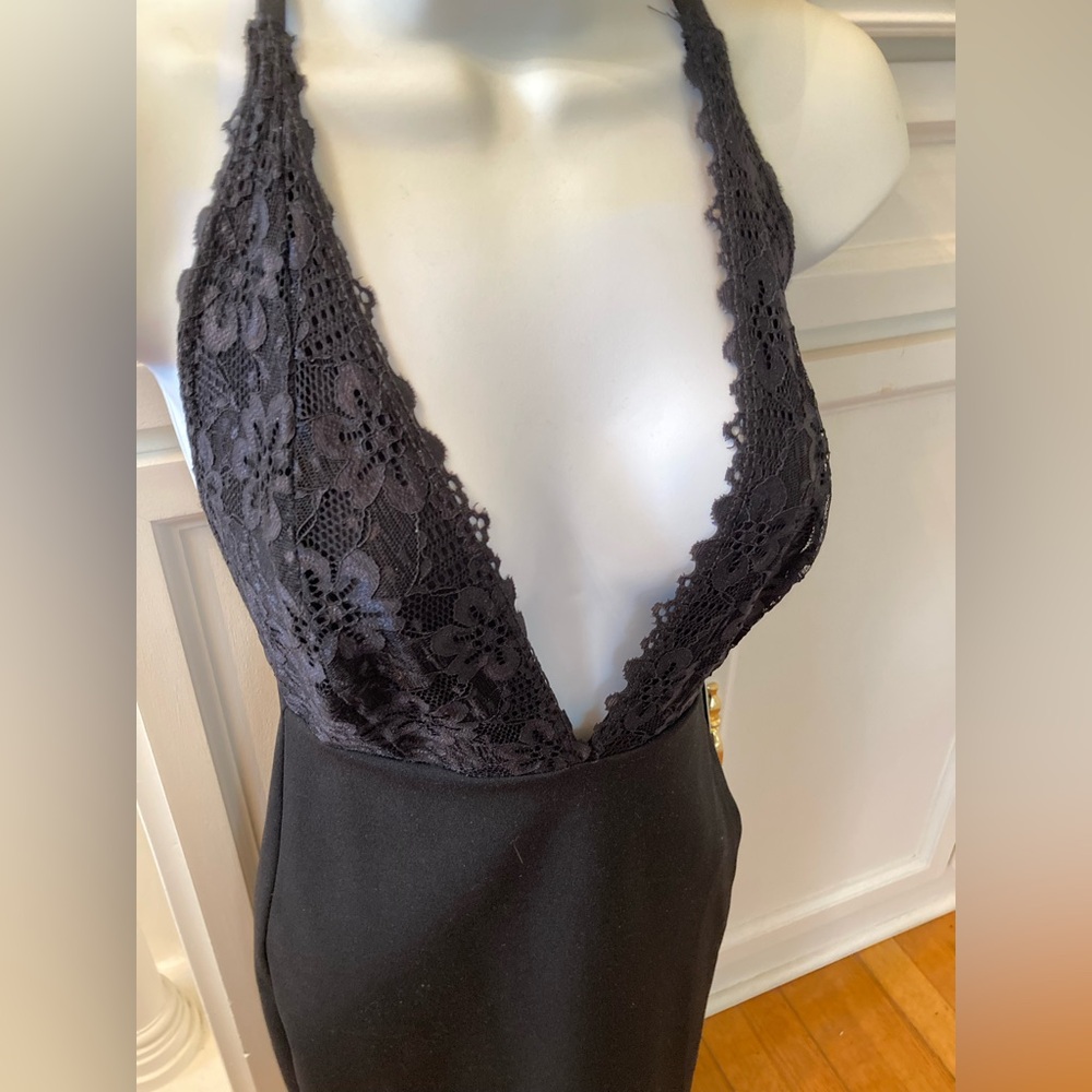 Lulus LBD Little Black Lace Halter Dress sz XS open back new